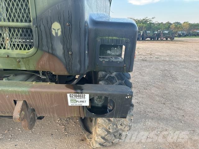 Oshkosh  Samochody ciężarowe ze skrzynią zamkniętą