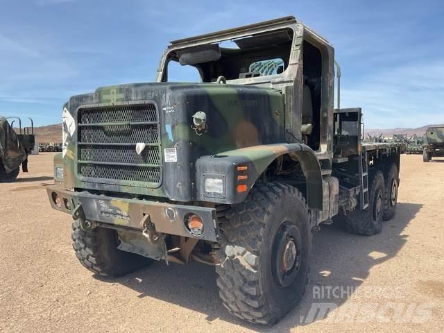 Oshkosh  Samochody ciężarowe ze skrzynią zamkniętą