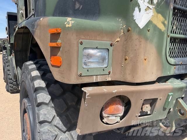 Oshkosh  Samochody ciężarowe ze skrzynią zamkniętą