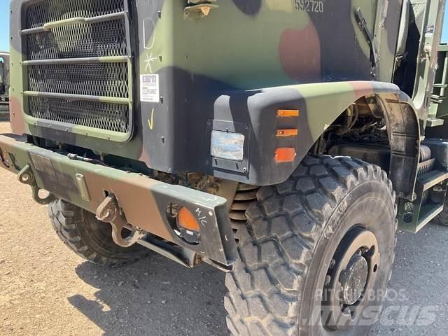 Oshkosh AMK23A1 Samochody ciężarowe ze skrzynią zamkniętą