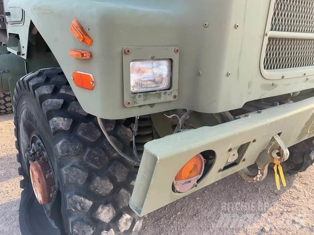 Oshkosh MK25 Samochody ciężarowe ze skrzynią zamkniętą