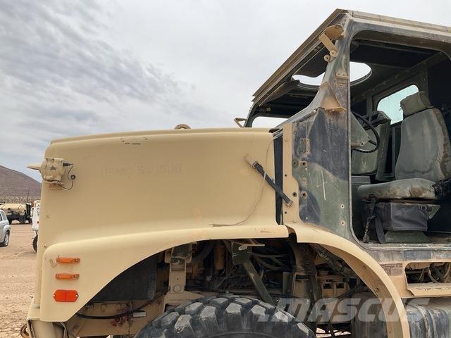 Oshkosh MTVR Samochody ciężarowe ze skrzynią zamkniętą