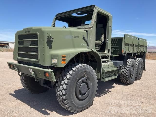 Oshkosh MTVR Samochody ciężarowe ze skrzynią zamkniętą