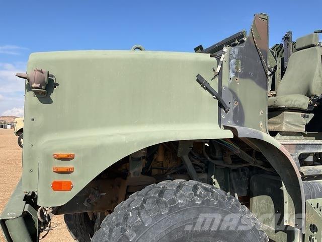 Oshkosh MTVR Samochody ciężarowe ze skrzynią zamkniętą