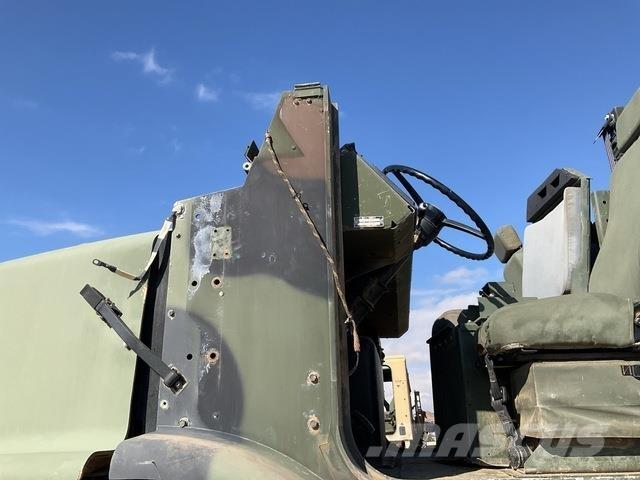 Oshkosh MTVR Samochody ciężarowe ze skrzynią zamkniętą
