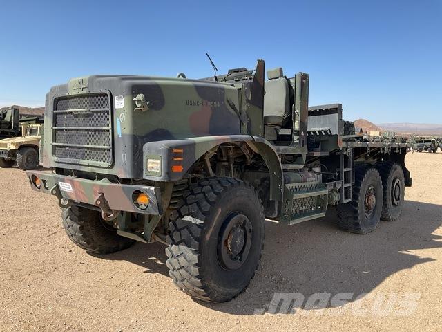 Oshkosh MTVR Samochody ciężarowe ze skrzynią zamkniętą