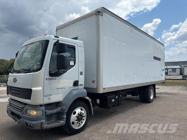 Peterbilt 220 Samochody ciężarowe ze skrzynią zamkniętą