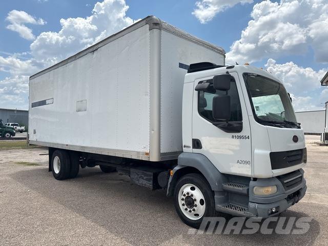 Peterbilt 220 Samochody ciężarowe ze skrzynią zamkniętą