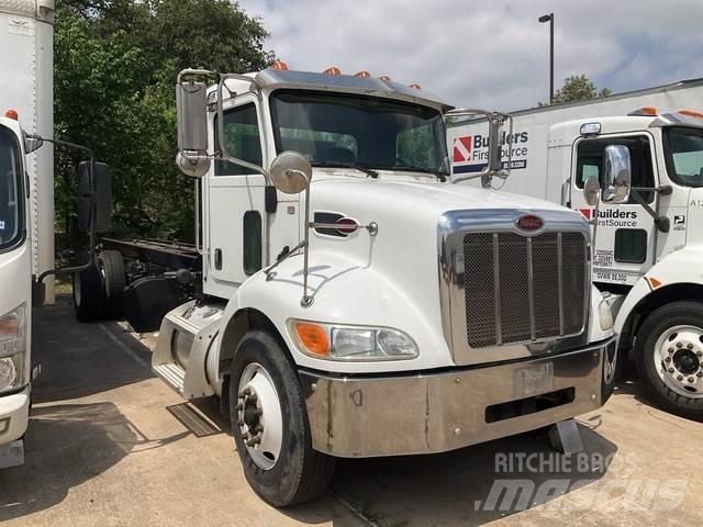 Peterbilt 337 Inne