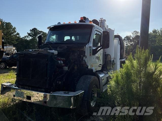 Peterbilt 567 Koparki gąsienicowe