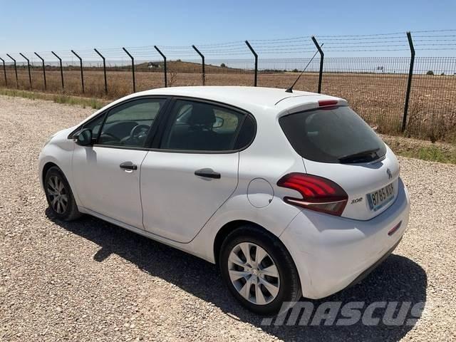 Peugeot 208 Samochody osobowe