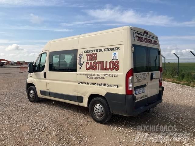 Peugeot Boxer Samochody ciężarowe ze skrzynią zamkniętą