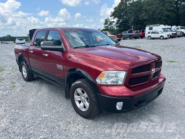 RAM 1500 Pick-upy / Pojazdy z otwieranymi burtami