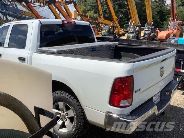 RAM 1500 Pick-upy / Pojazdy z otwieranymi burtami