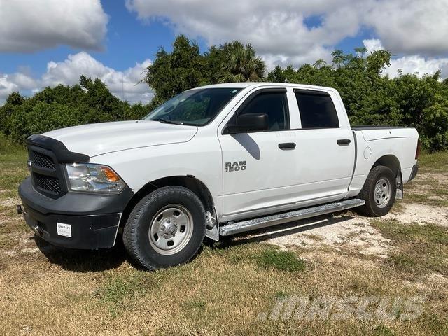 RAM 1500 Pick-upy / Pojazdy z otwieranymi burtami