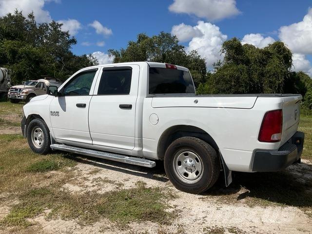 RAM 1500 Pick-upy / Pojazdy z otwieranymi burtami