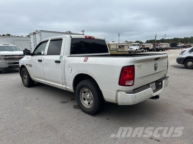 RAM 1500 Pick-upy / Pojazdy z otwieranymi burtami