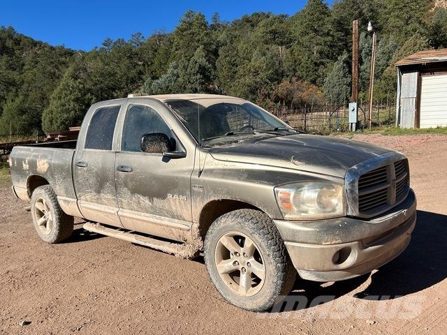 RAM 1500 Pick-upy / Pojazdy z otwieranymi burtami