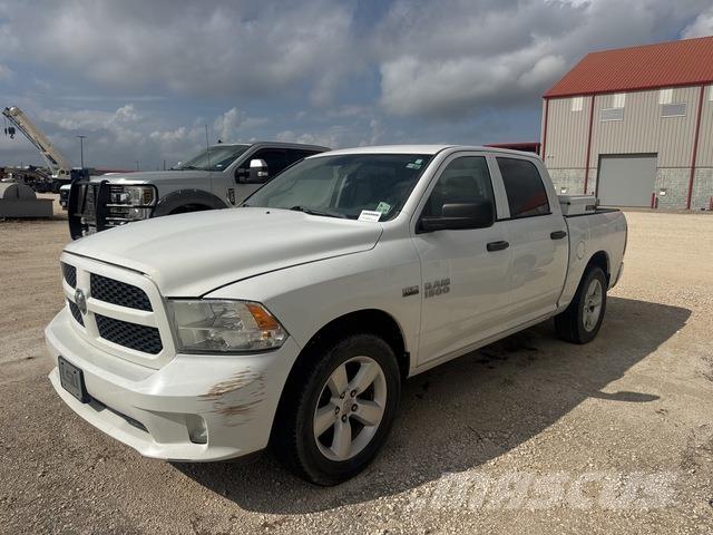 RAM 1500 Pick-upy / Pojazdy z otwieranymi burtami