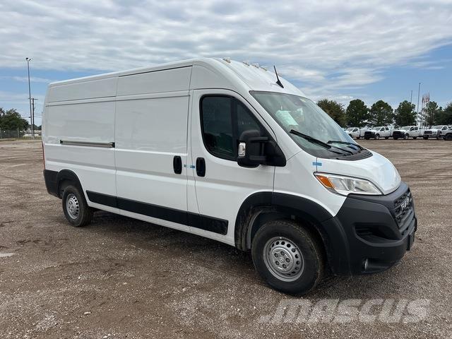 RAM 2500 Samochody ciężarowe ze skrzynią zamkniętą