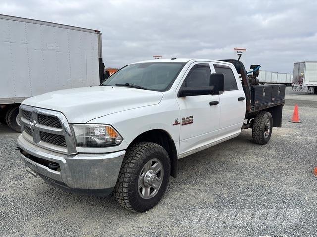 RAM 3500 Ciężarówki typu Platforma / Skrzynia