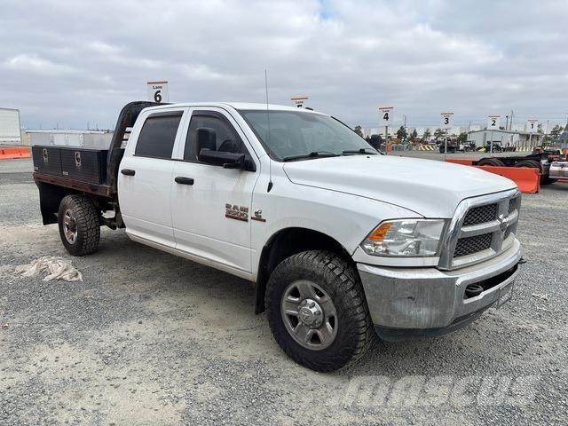 RAM 3500 Ciężarówki typu Platforma / Skrzynia