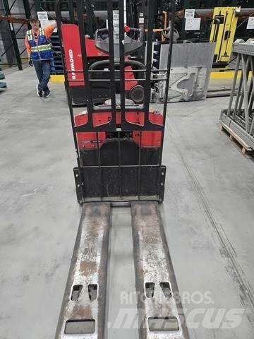 Raymond 8410 Wózki paletowe ręczne