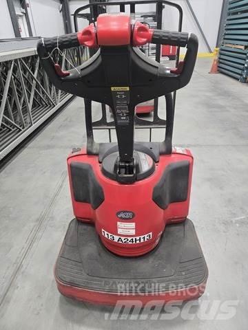 Raymond 8410 Wózki paletowe ręczne