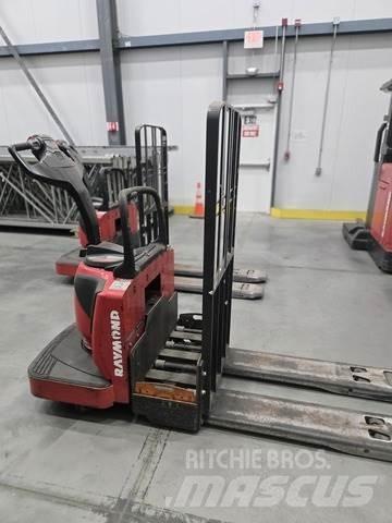 Raymond 8410 Wózki paletowe ręczne