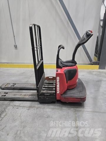 Raymond 8410 Wózki paletowe ręczne