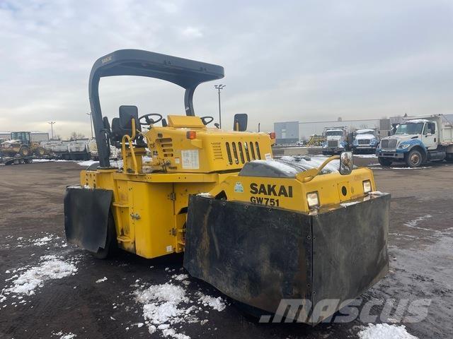 Sakai GW7512 Walce ogumione