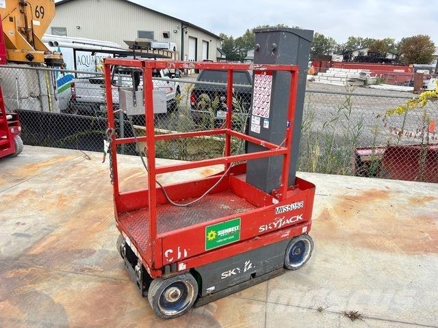 SkyJack SJ16 Podnośniki masztowe