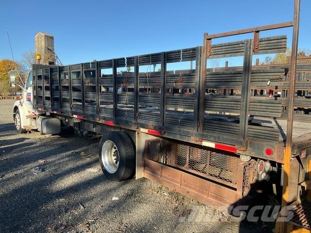 Sterling A6500 Ciężarówki typu Platforma / Skrzynia