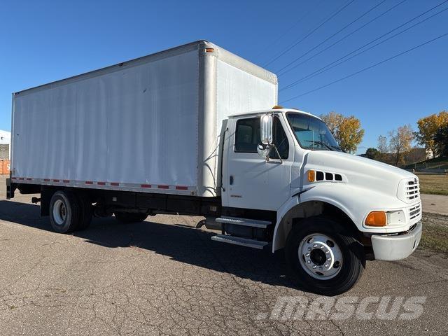 Sterling M7500 Samochody ciężarowe ze skrzynią zamkniętą