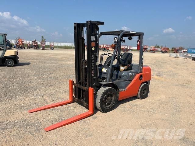 Toyota 8DFU30 Maszyny budowlane - Inne