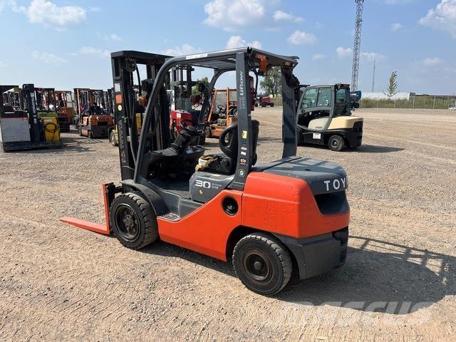 Toyota 8DFU30 Maszyny budowlane - Inne