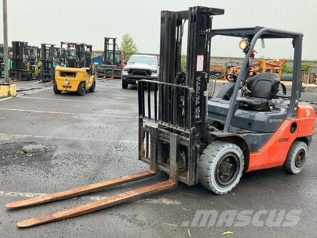 Toyota 8FGU30 Maszyny budowlane - Inne