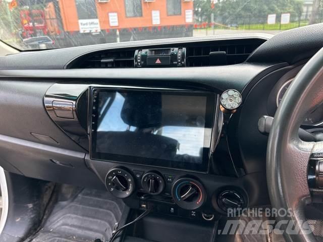 Toyota HiLux Pick-upy / Pojazdy z otwieranymi burtami