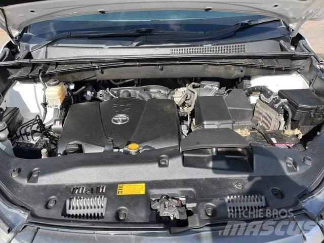 Toyota Kluger Samochody osobowe