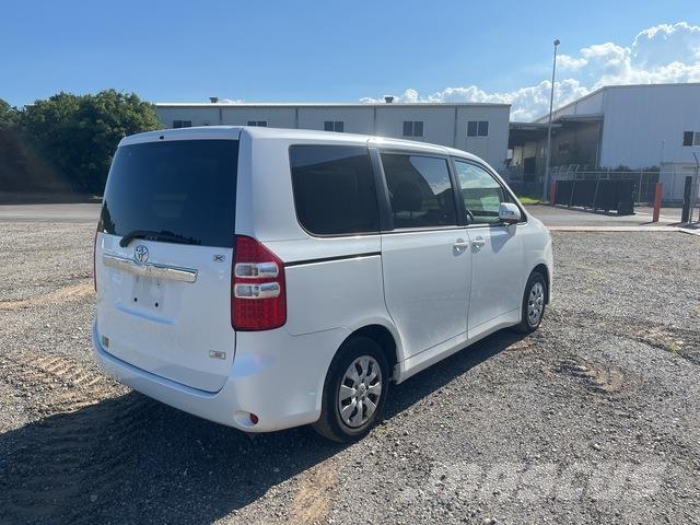 Toyota Matrix Maszyny budowlane - Inne