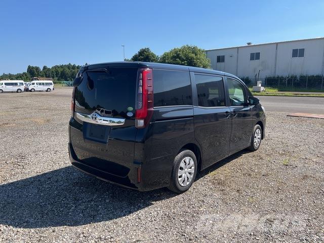 Toyota NOAH Maszyny budowlane - Inne