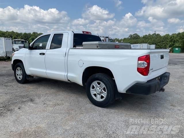 Toyota Tundra Inne