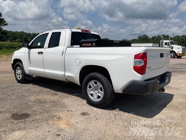 Toyota Tundra Inne