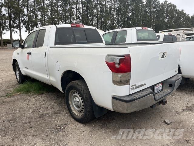 Toyota Tundra Inne