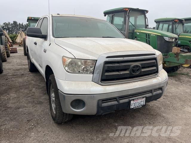 Toyota Tundra Inne