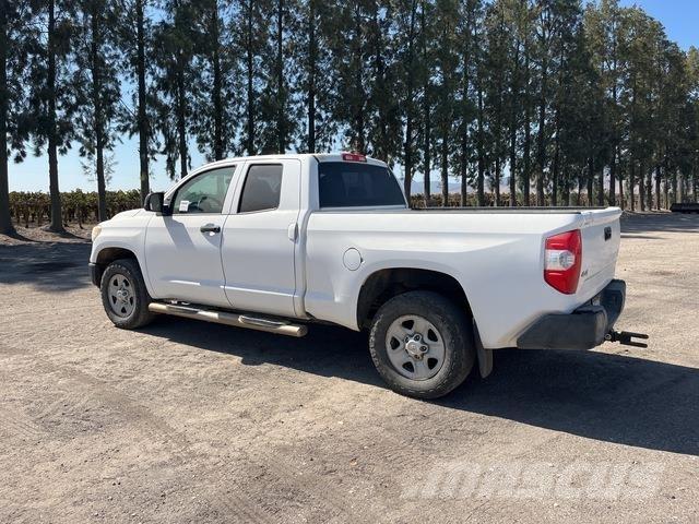 Toyota Tundra Inne
