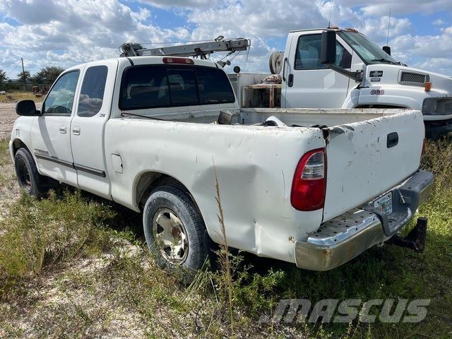 Toyota Tundra Pick-upy / Pojazdy z otwieranymi burtami