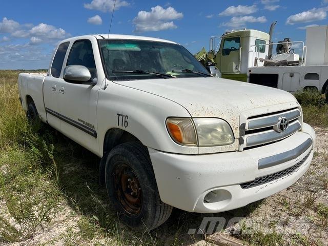 Toyota Tundra Pick-upy / Pojazdy z otwieranymi burtami
