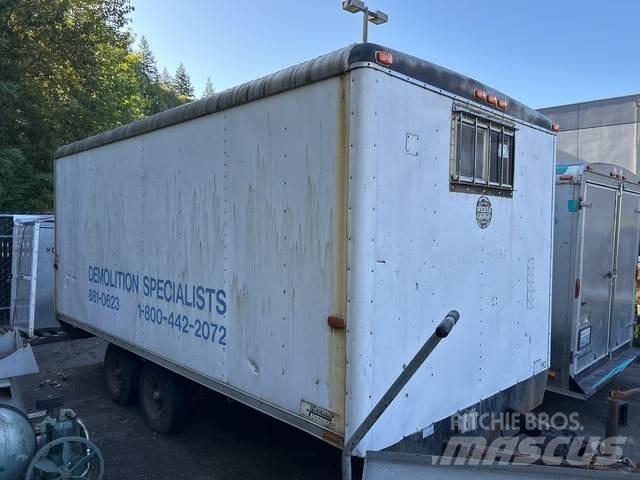Wells Cargo  Przyczepy ze skrzynią zamkniętą