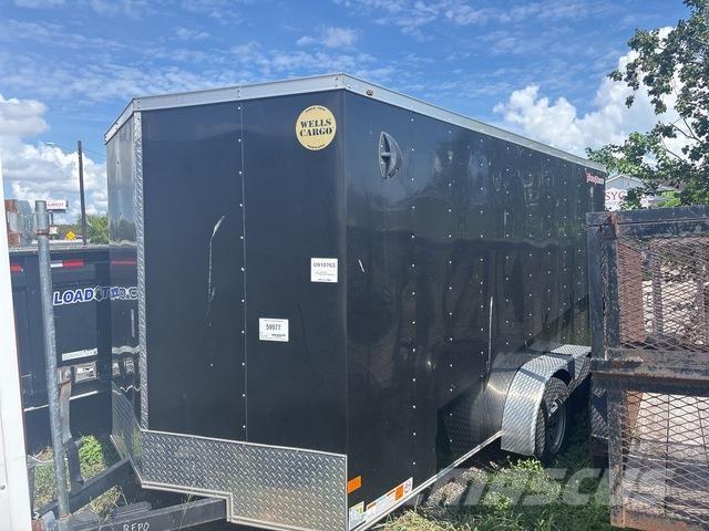 Wells Cargo  Przyczepy ze skrzynią zamkniętą